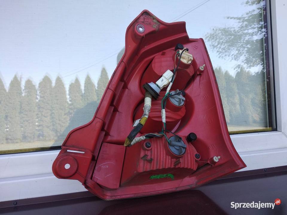 Suzuki Alto Nissan Pixo lampa tył tylna lewa łódzkie Sieradz sprzedam