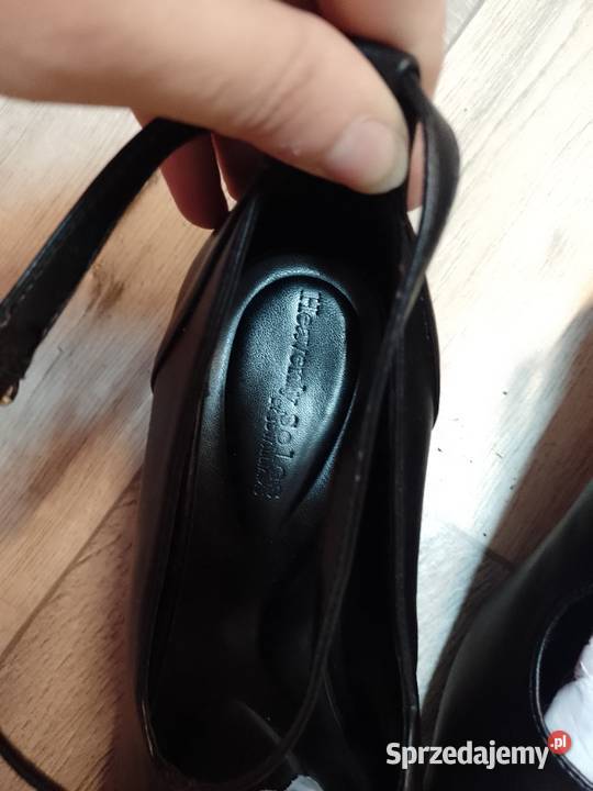 42 Czarne czółenka wieczorowe z zapięciem z małopolskie Kraków