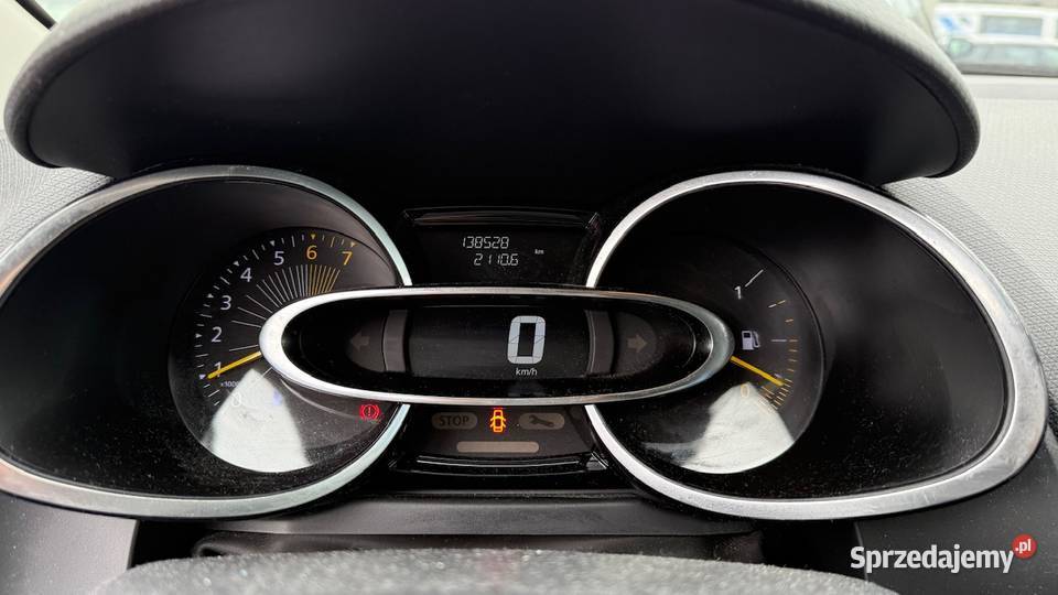 RENAULT CLIO 4 LIMITED 2015