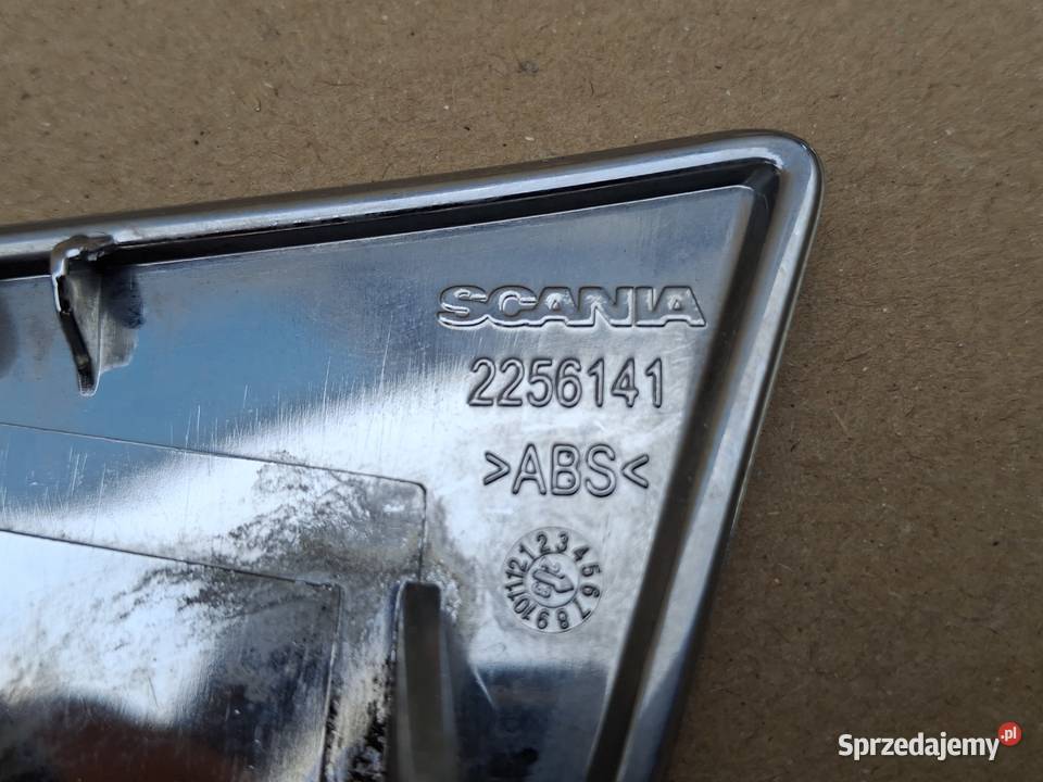SCANIA R S ZAŚLEPKA ZDERZAKA HALOGENU PRAWA Bieleń