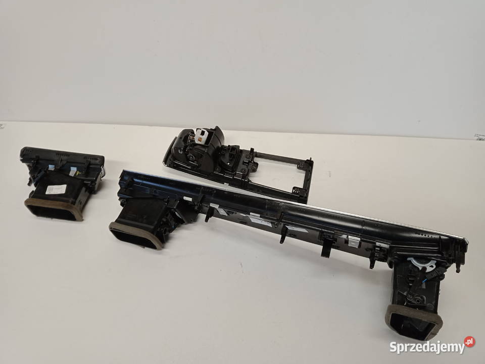 PORSCHE MACAN KRATKA NAWIEWU LISTWA DECOR osobowe Rakoniewice