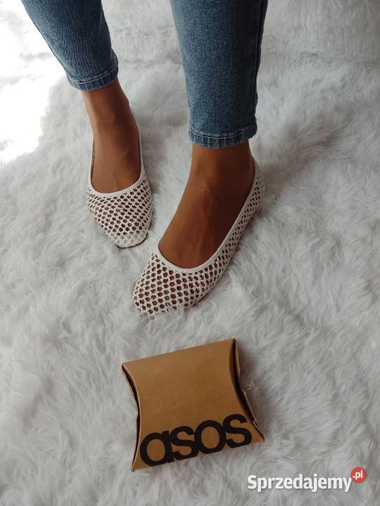 39 ASOS DesignBiałe baleriny ażurowe z Londynu Kraków