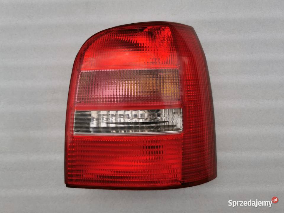Lampa Prawy Tył Tylna Prawa Audi A4 B5 Avant Oświetlenie Wyszków