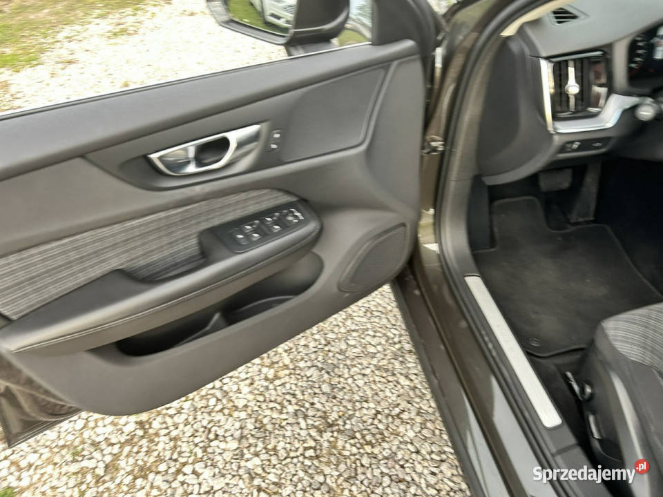 Volvo V60 Super stan Benzyna Hybryda II 2018 centralny zamek Nowe Iganie