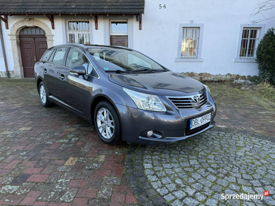 Toyota Avensis T27 20d 125 133 z Niemiec Kamera aluminiowe felgi Ocice