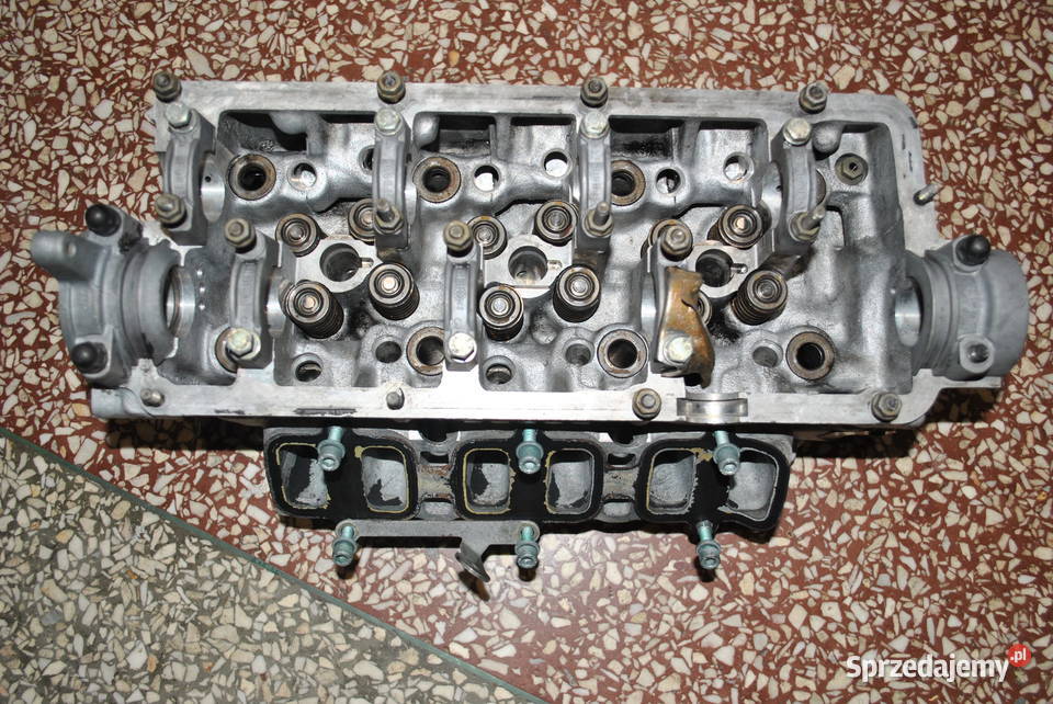 Głowica cylinfrów prawa AUDI A4B5 A6C5 A8D2 osobowe Poręba
