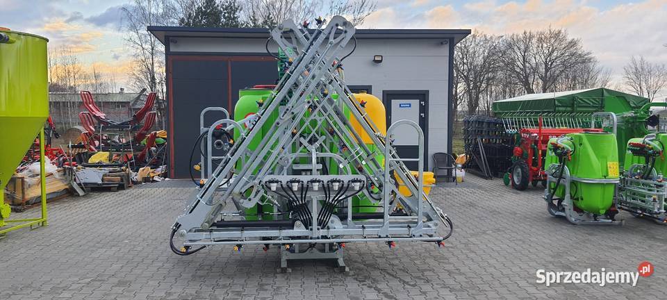 Opryskiwacz hydraulicznie rozkładany Tolmet