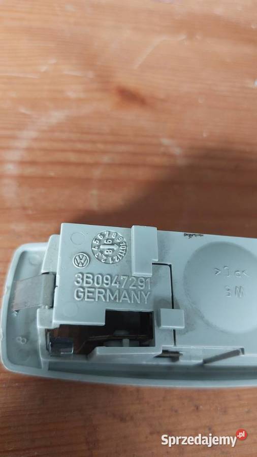 lampka oświetlenia kabiny VW Passat B5 3B0947291