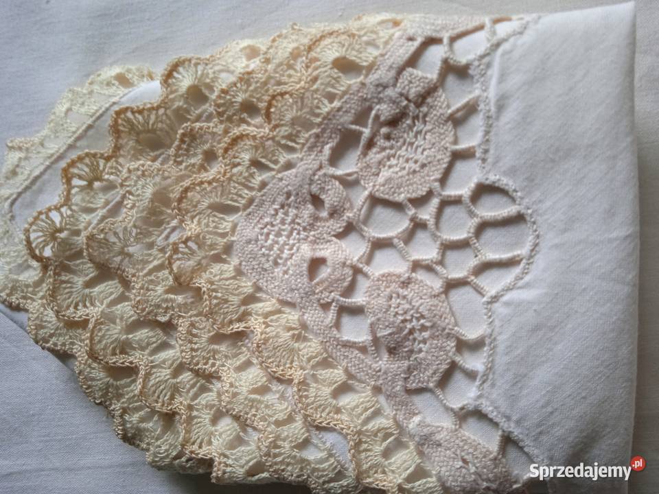 KREMOWE SERWETKI STOŁOWE HAFTOWANE Z KORONKĄ wielkopolskie Piła
