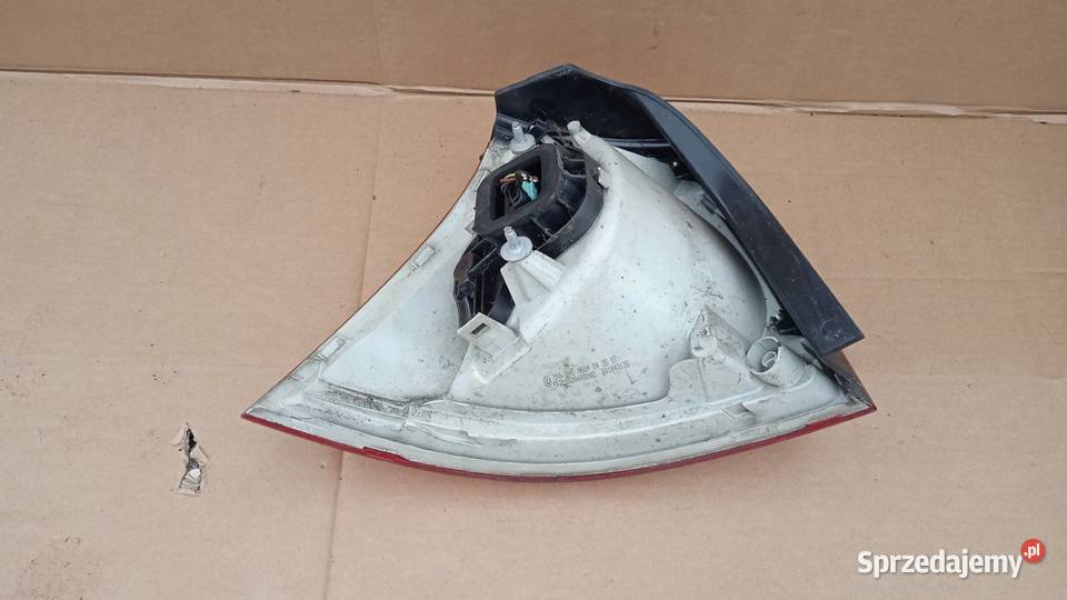 VW GOLF V HB LAMPA TYŁ PRAWA Zbierkowo
