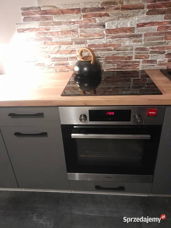 Meble kuchenne z płytą i piekarnikiem