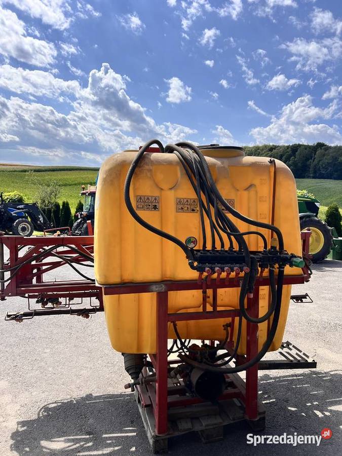 Opryskiwacz 1000l belka 15m nieuszkodzony sprzedam