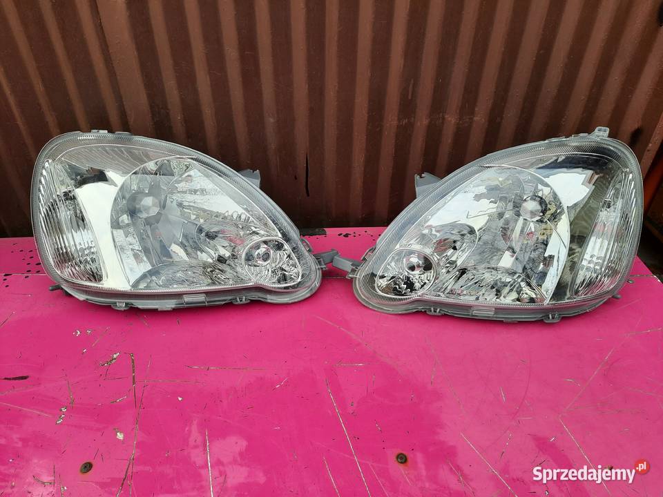 Toyota Yaris 03r komplet lamp przednich nowe Oświetlenie mazowieckie Pruszków sprzedam