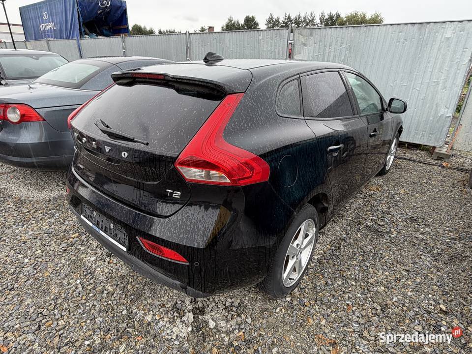 VOLVO V40 V4 LIFT 20 Benzyna 2019 MOMENTUM 45 Prudnik