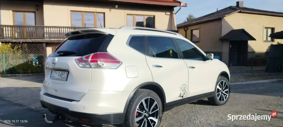 Ładny Nissan x trail z panoramicznym dachem śląskie