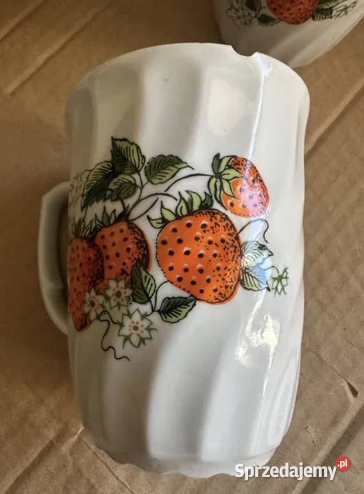 Kubek poziomka Chodzież z lat PRLu Porcelana i szkło Łódź sprzedam