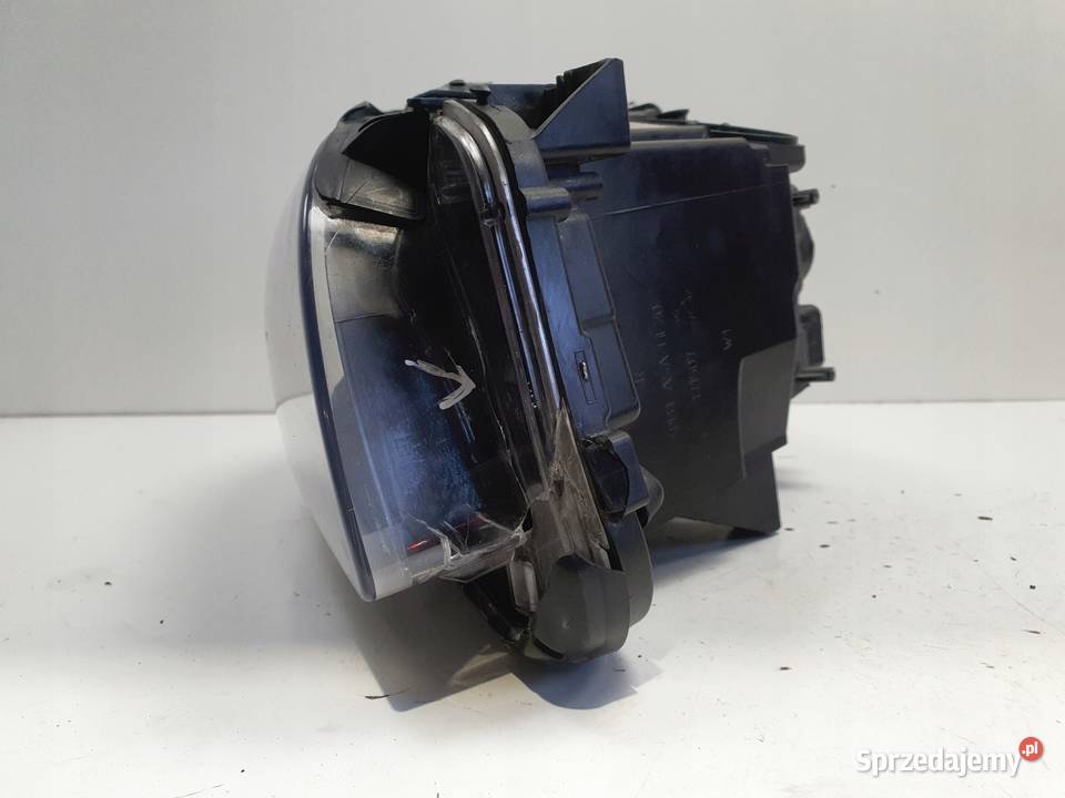 LAMPA PRAWA BMW F10 F11 PRZEDNIA prawy przód BI osobowe Rudka