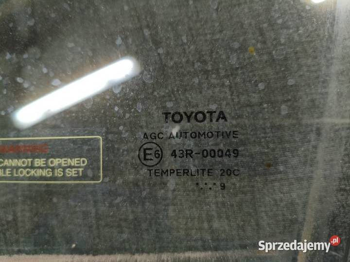 Szyba lewa Toyota Corolla e21 osobowe Tłuszcz sprzedam