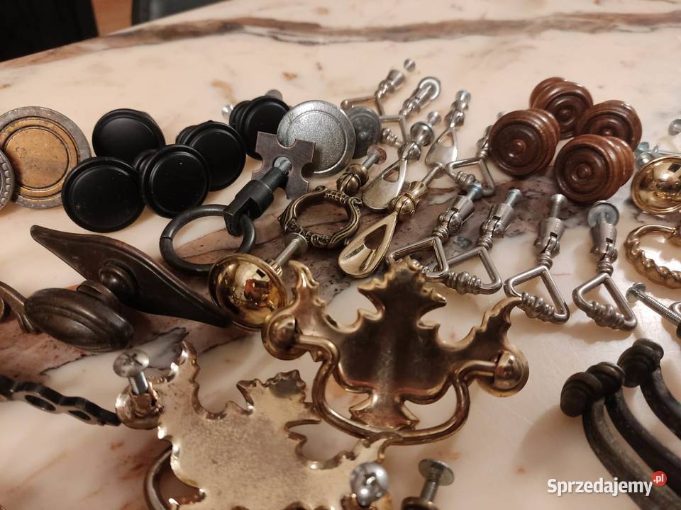 stare uchwyty meblowe z szyldem i bez 65 sztuk Gorzów Wielkopolski sprzedam