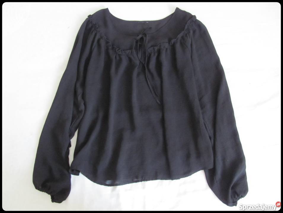 Czarna lekka bluzka koszula z wiązaniem dekolcie