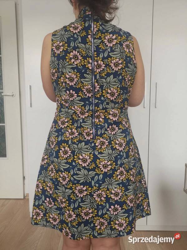Elegancka rozkloszowana sukienka w kwiaty floral