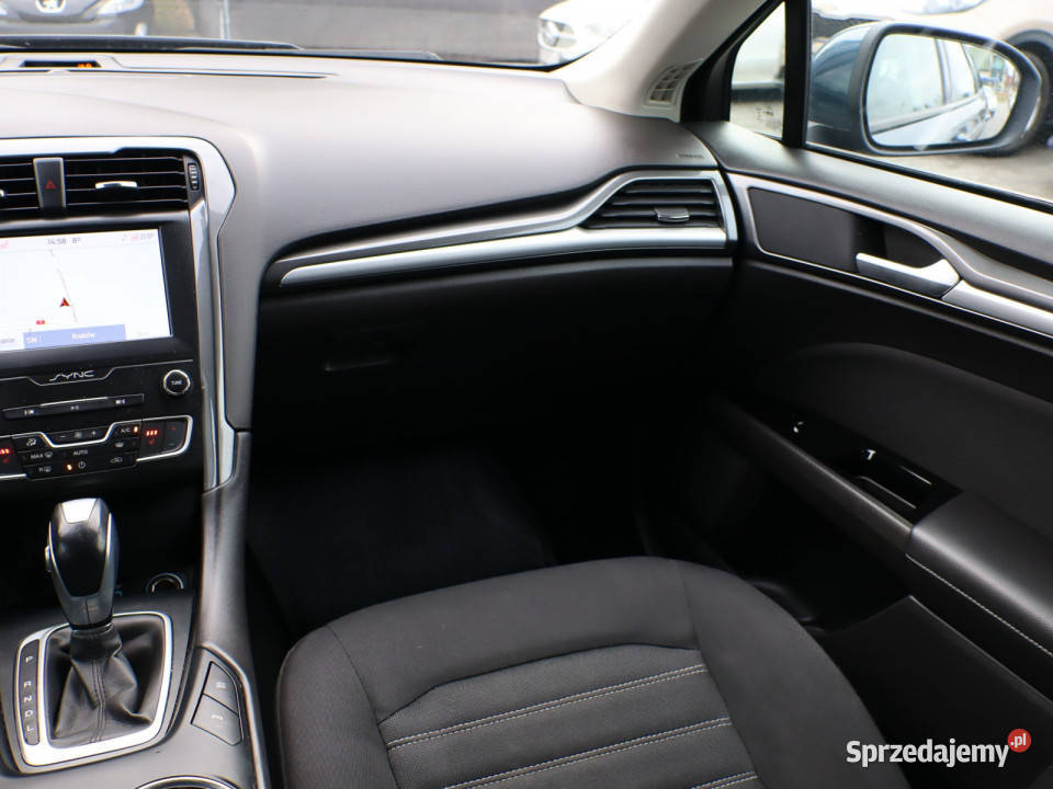 Ford Mondeo 20 Hybrid niebieski Mondeo