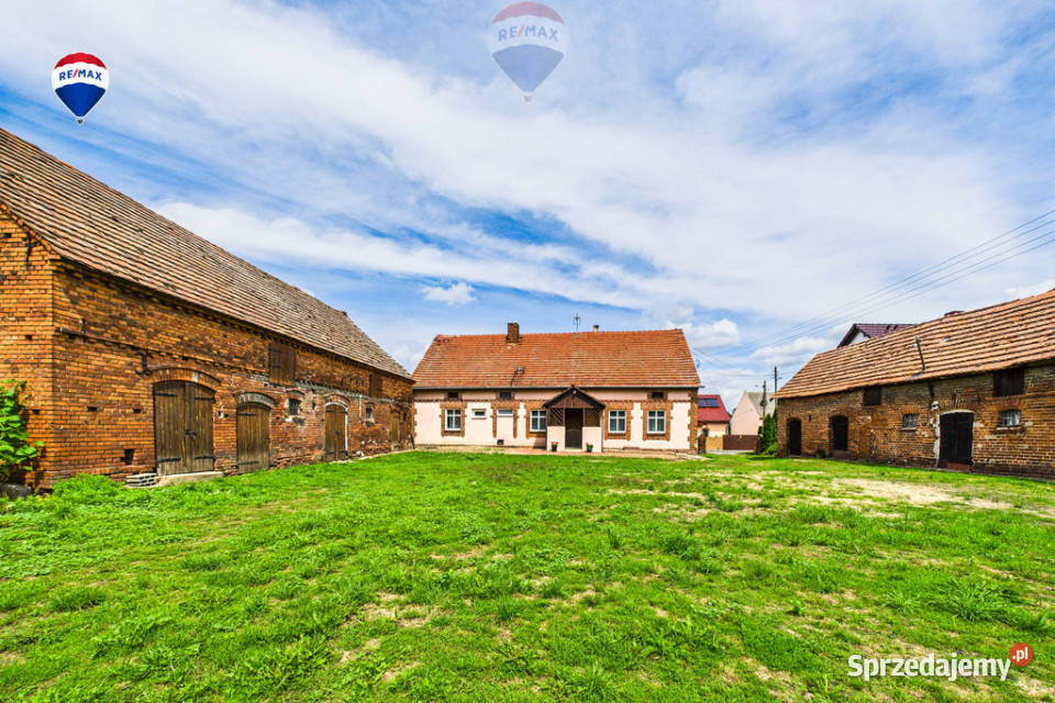 Dom z zabudowaniami duża działka i wiejski asfalt Turzany
