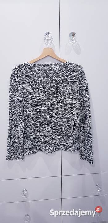 Dzianinowy damski sweter z warkoczem