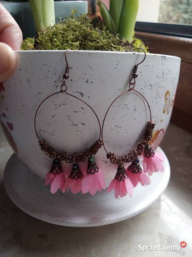 Kolczyki drobne różowe kwiatuszki na kole Świerklany sprzedam