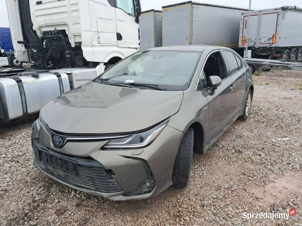 Toyota Corolla Seria E16 2012 uszkodzony Komorniki