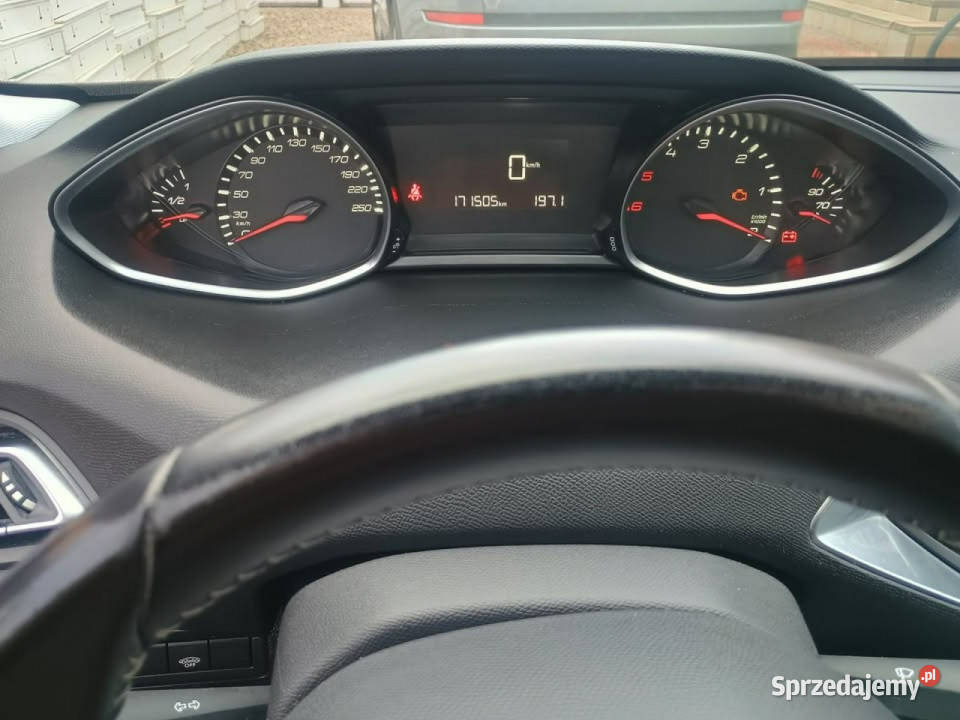 Peugeot 308 z niezawodnym silnikiem 16 HDi światła LED wielkopolskie