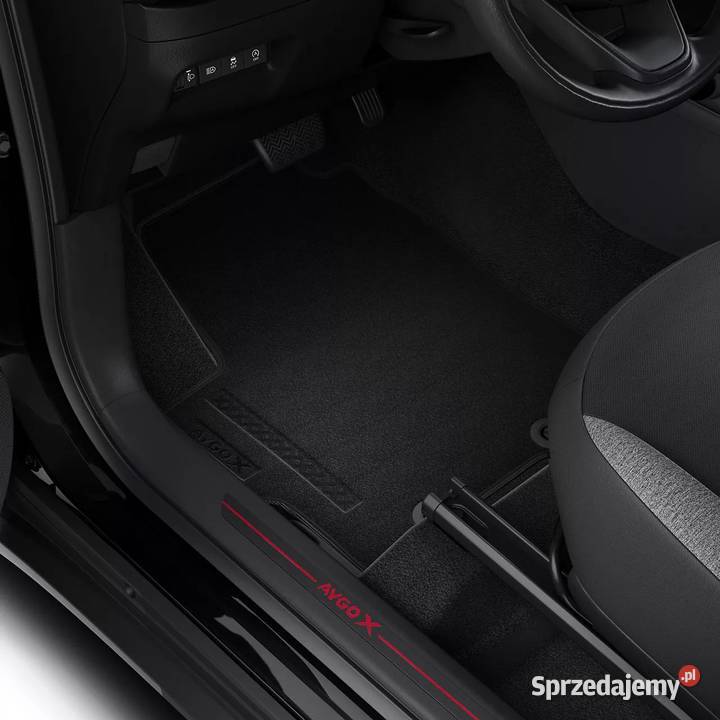 TOYOTA Aygo X Oryginalne dywaniki welurowe Kąty Wrocławskie sprzedam