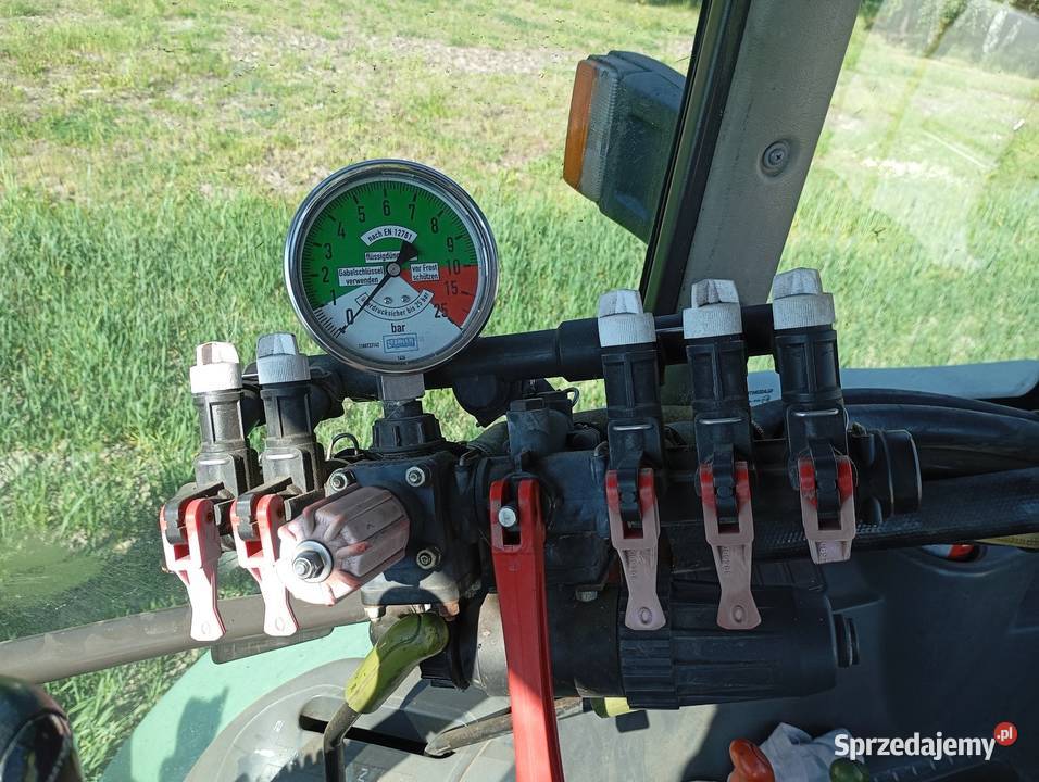 Opryskiwacz 900l belka 125m