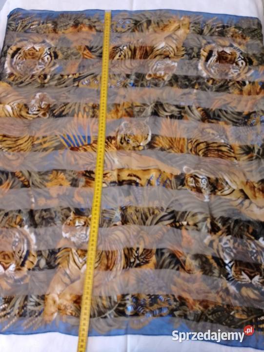 Apaszka z motywem tygrysów kwadratowa kolorowa wielkopolskie Oborniki