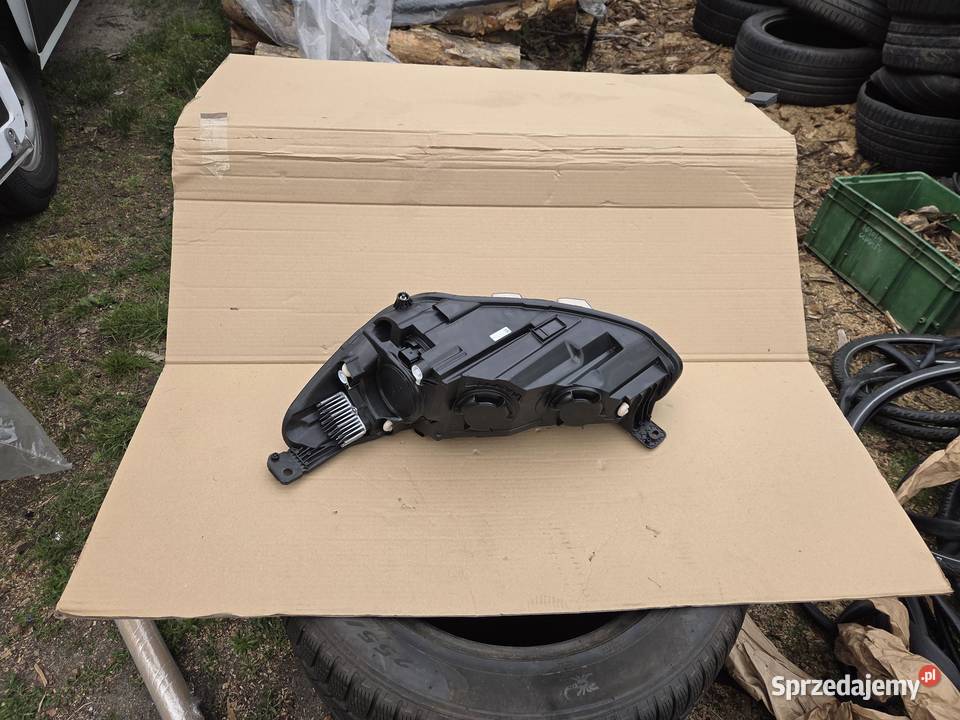 Lampa prawa przód przednia Ford Focus IV 2546956 osobowe