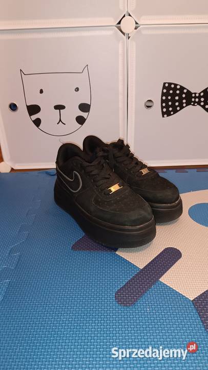 Stylowe czarne sneakersy z miękkiego zamszu 3925