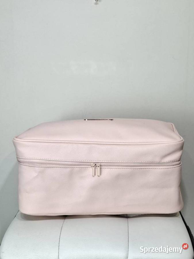Elegancka różowa kosmetyczka Triumph