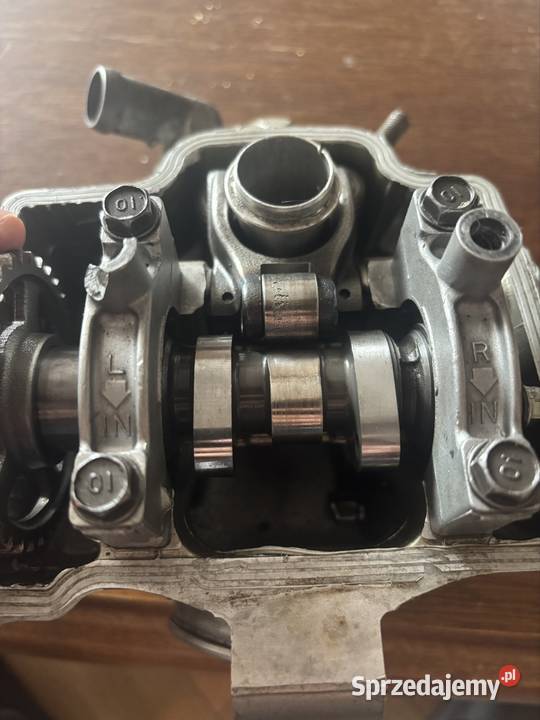 Sprzedam głowicę Yzf 250 i crf250 Pozostałe