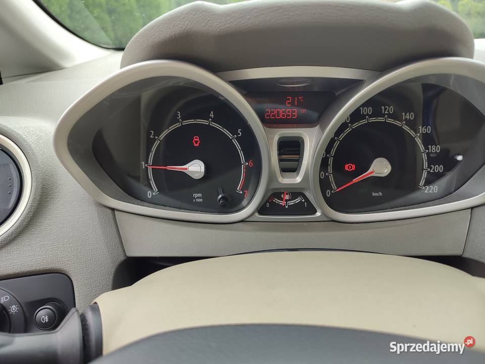 Ford Fiesta MK7 125 Benzyna Ghia Titanum Jasne ESP