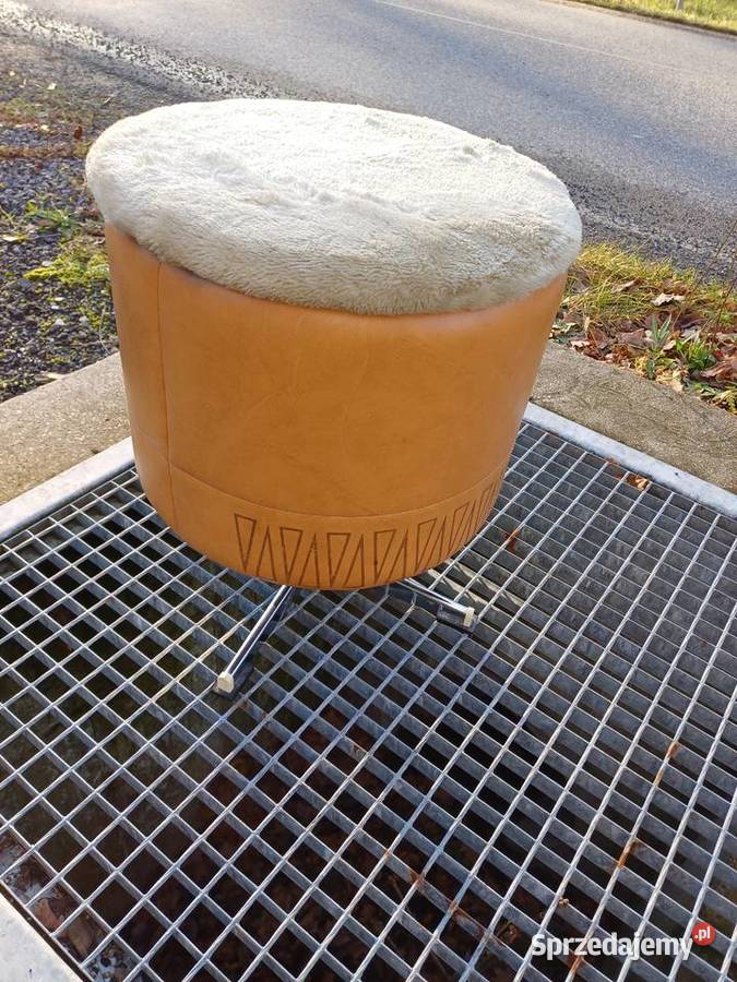 Retro pufa obrotowa skórkowa z 1972 roku Lubań