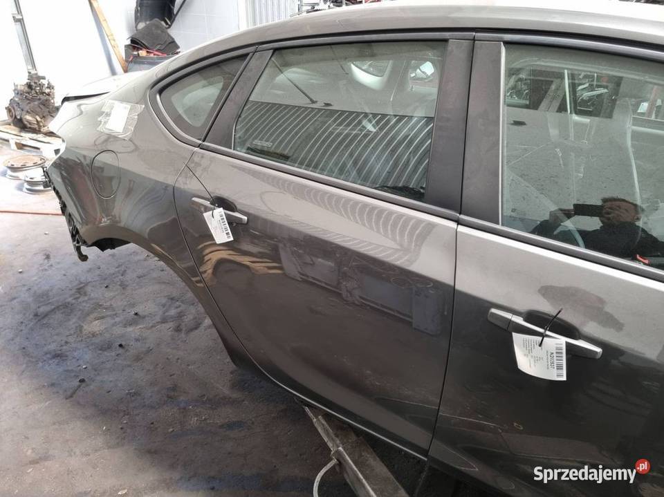 DRZWI PRAWE TYŁ OPEL ASTRA J Z10A