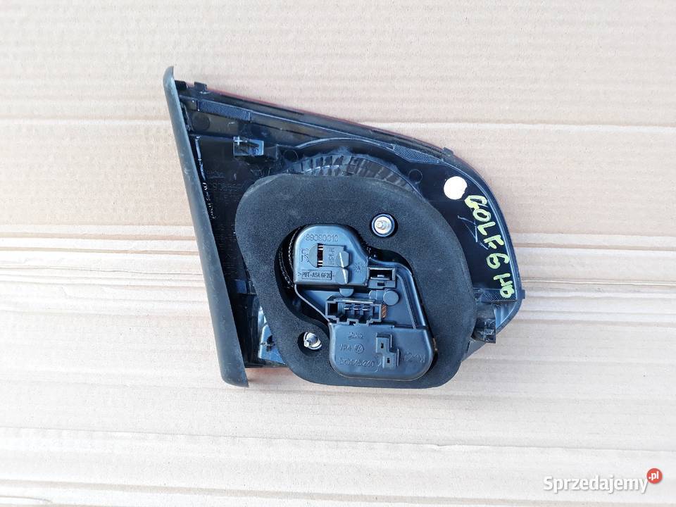 VW GOLF 6 VI LAMPA PRAWA W KLAPĘ TYLNA PRAWY TYŁ Międzychód