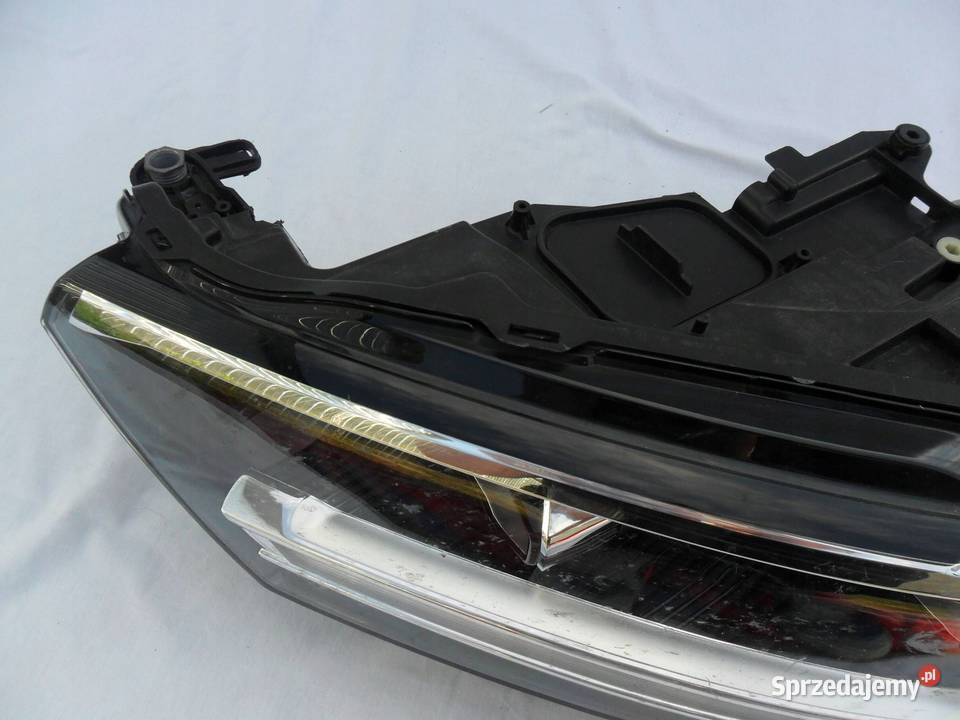 REFLEKTOR PRZÓD STRONA LEWA VOLKSWAGEN TROC