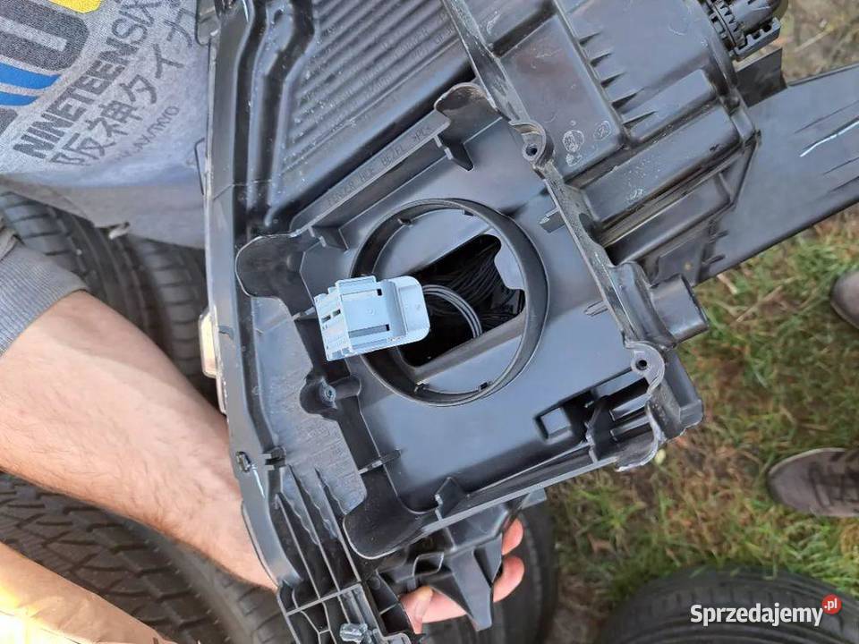 Lampa przednia lewa Ford Mustang MachE CX727 osobowe