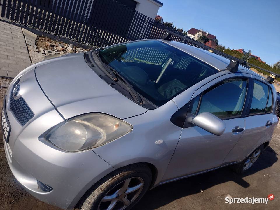 Toyota Yaris 2 2007 jeździ skręca hamuje benzyna Mierzyn sprzedam