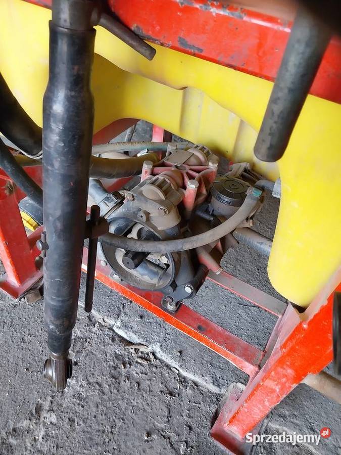 Opryskiwacz 600l zawieszany Akpil Chwast