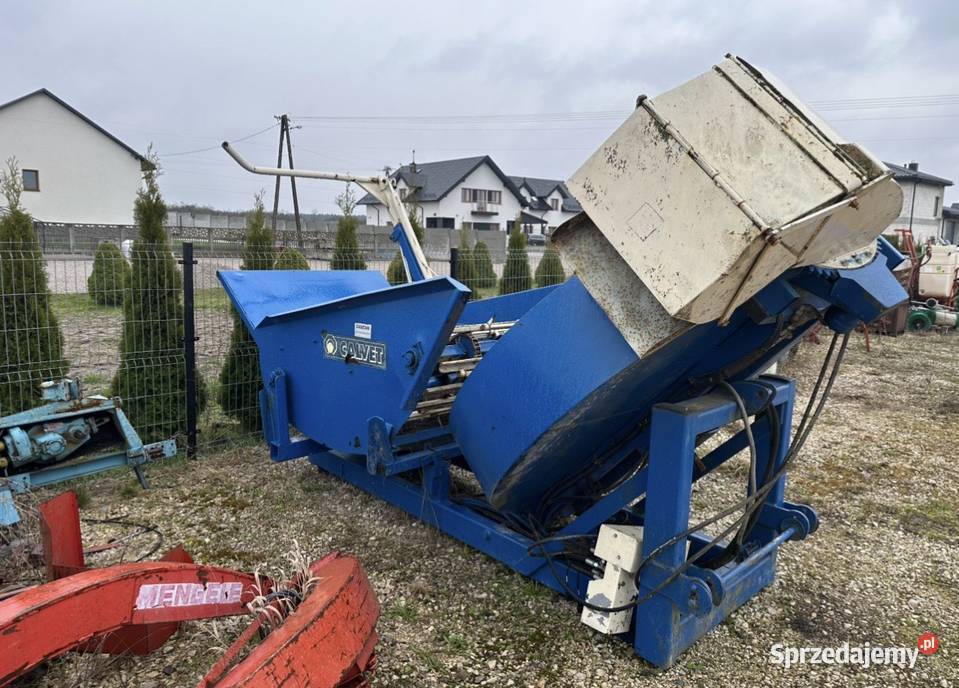 Ścielarka słomy do obory Pojemność 2 baloty Pozostałe Łachów sprzedam