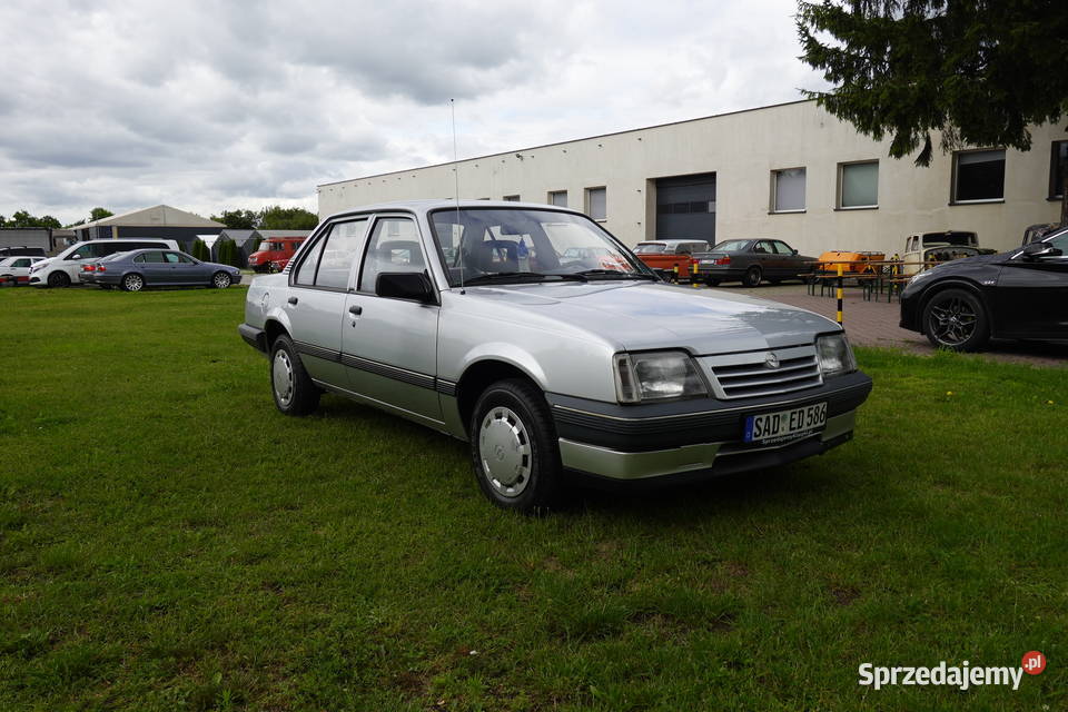 UNIKAT Opel Ascona C 1987 16 Benzyna 75 Przebieg serwisowany w ASO Zgierz