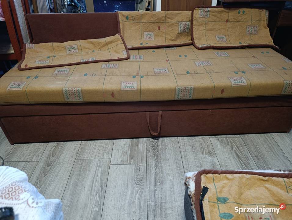 kanapa tapczan łóżko rozkładane z 6 poduszkami