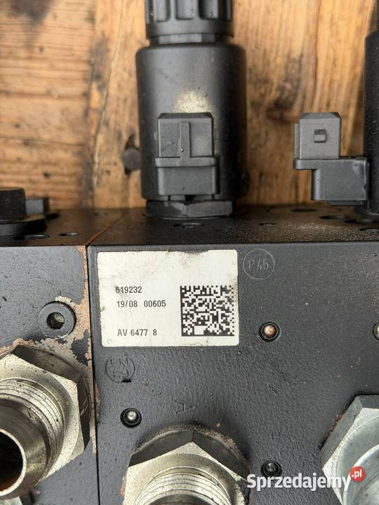 Rozdzielacz hydrauliczny na elektrozaworach AV